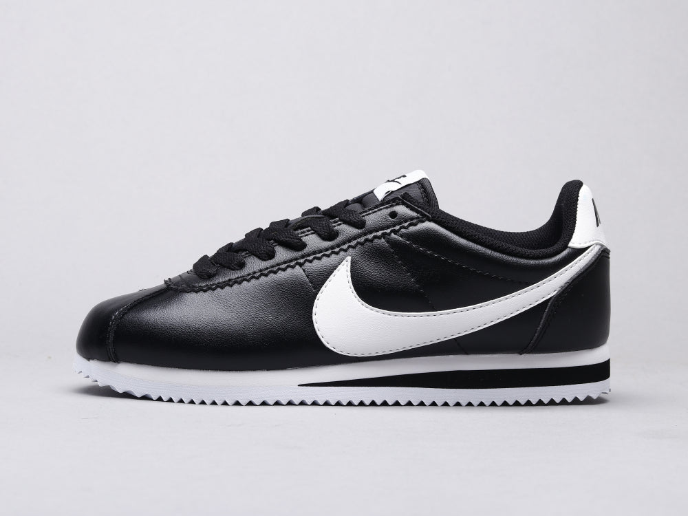 BL - NKE A generation of black and white leather