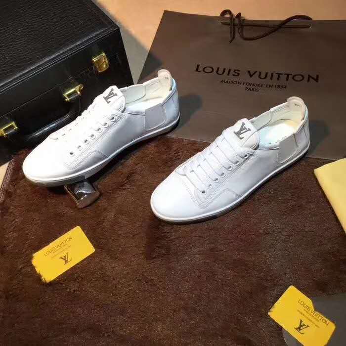 BL - High Quality Luv Sneaker 072