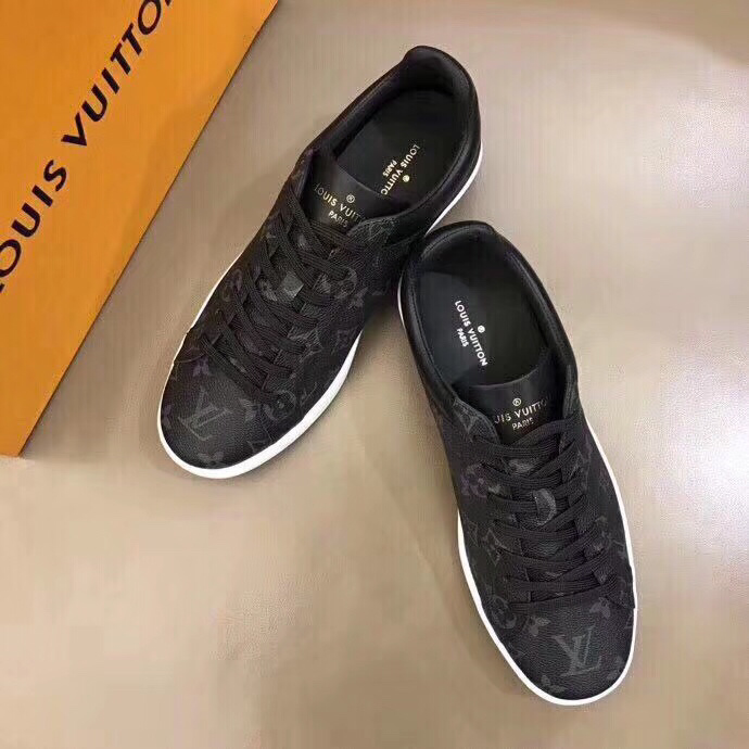 BL - High Quality Luv Sneaker 060