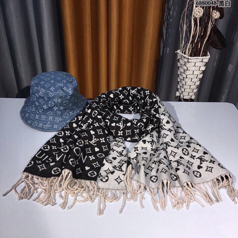 High Quality LUV  Scarf 031