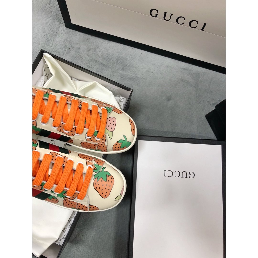 BL-GCI  ACE LEATHER SNEAKER WITH  STRAWBERRY 107