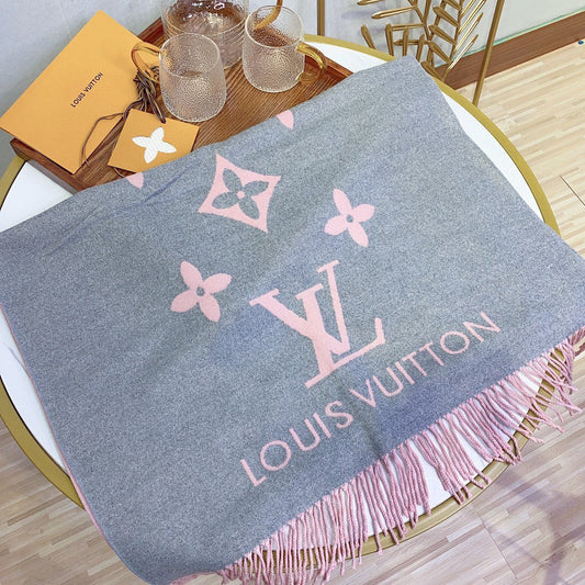 High Quality LUV  Scarf 033