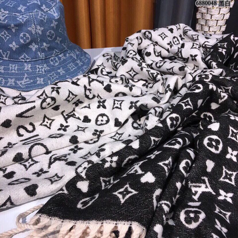 High Quality LUV  Scarf 031