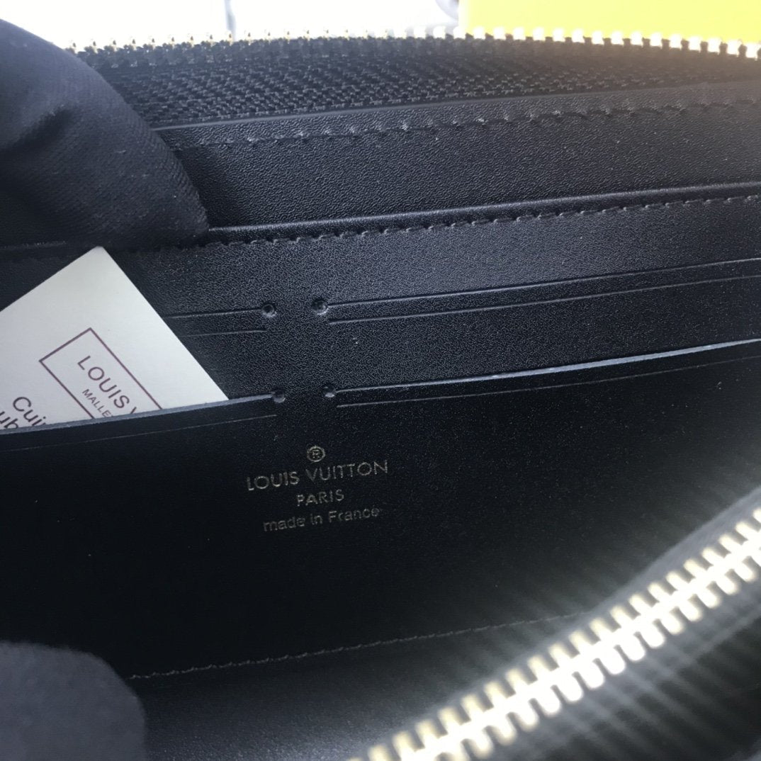 BL - High Quality Wallet LUV 022