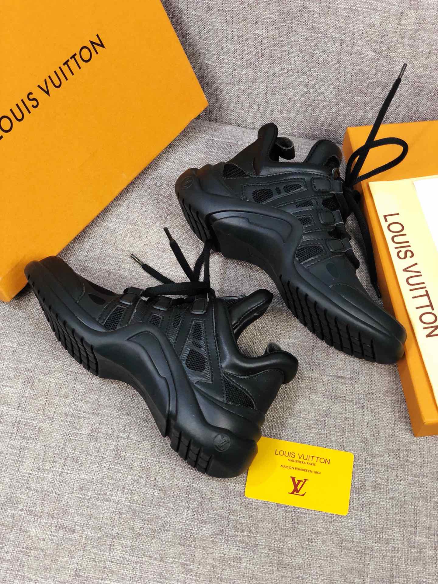 BL - LUV Archlight Full Black Sneaker