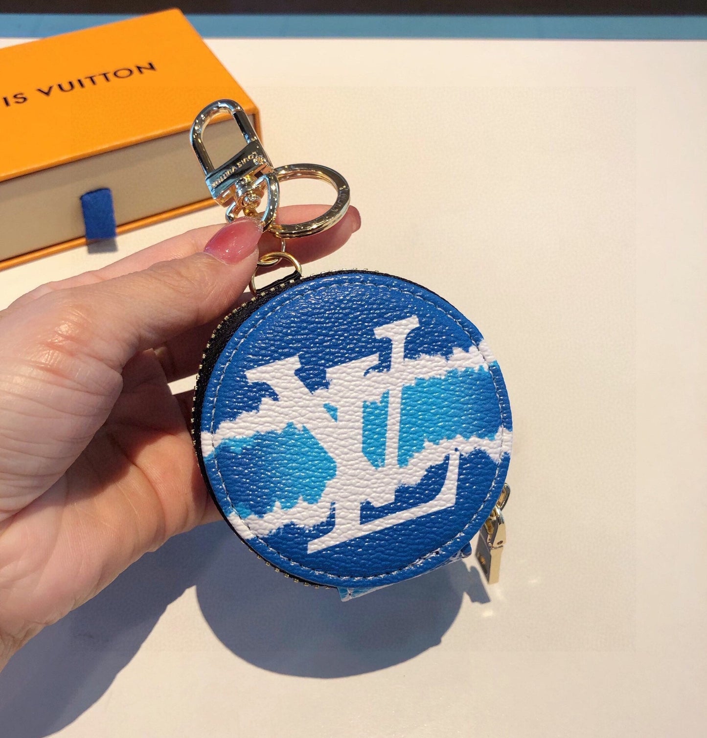 BL -High Quality Keychains LUV 060