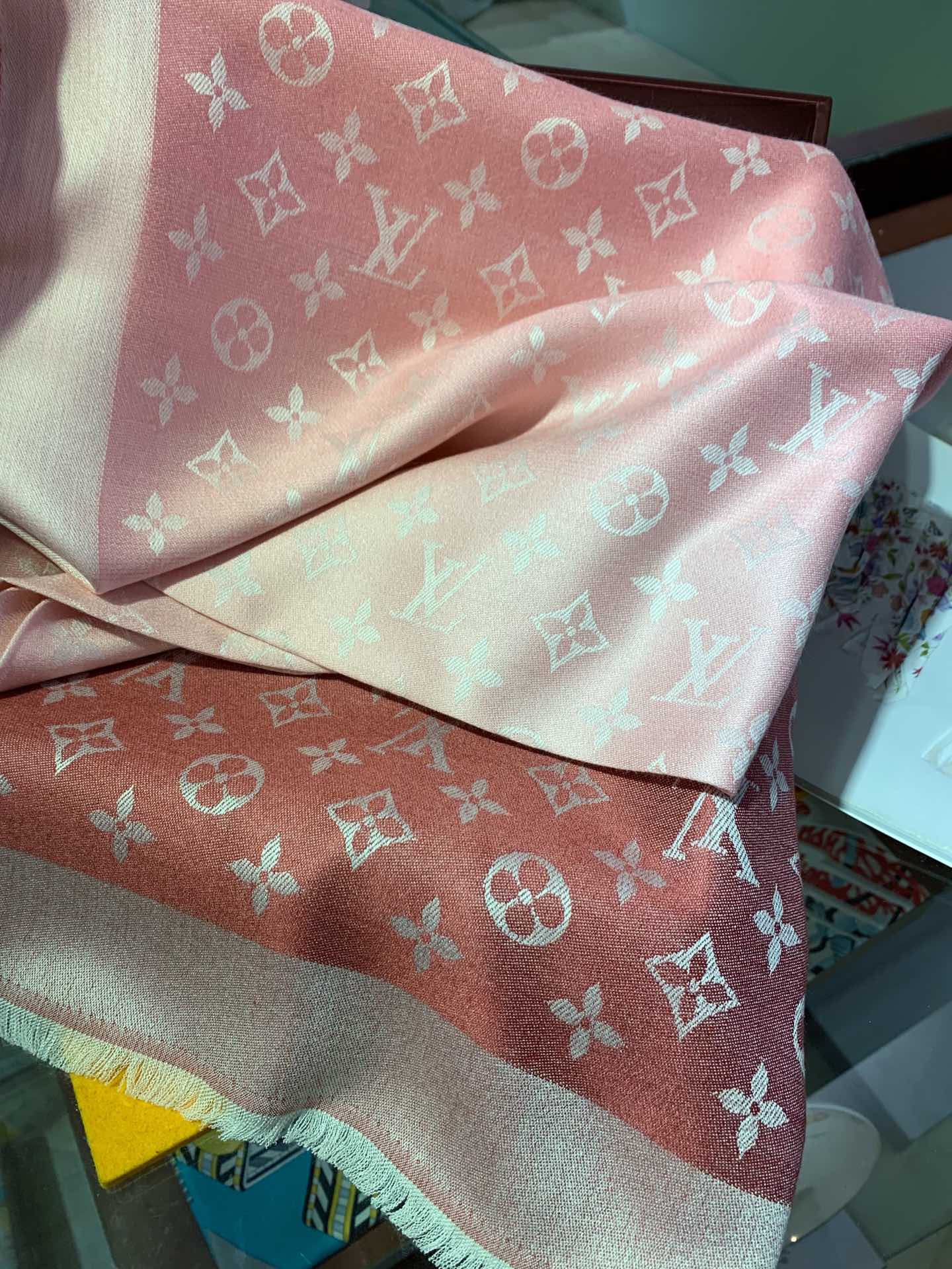High Quality LUV  Scarf 026