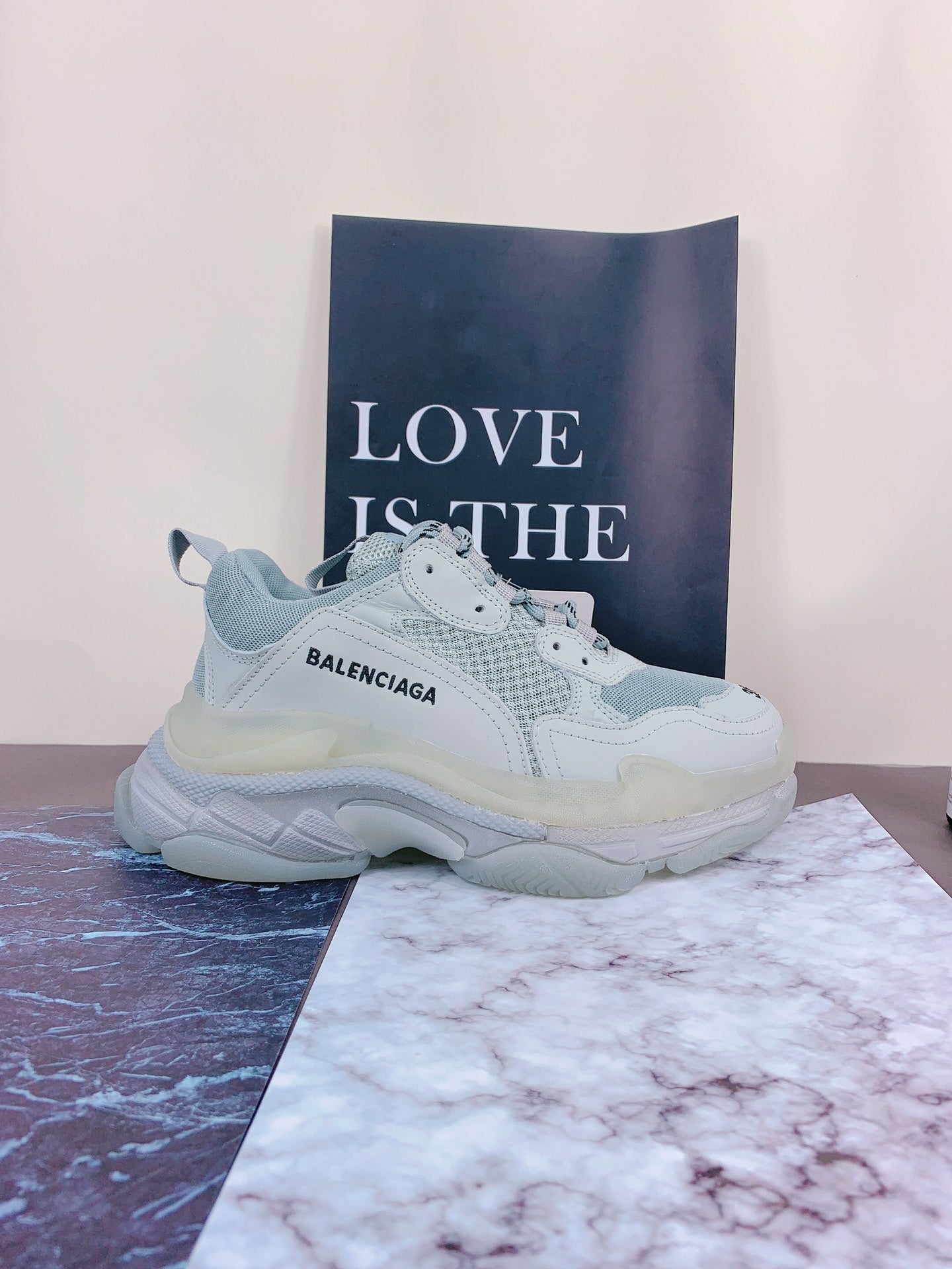 BL - High Quality Bla Sneaker 083