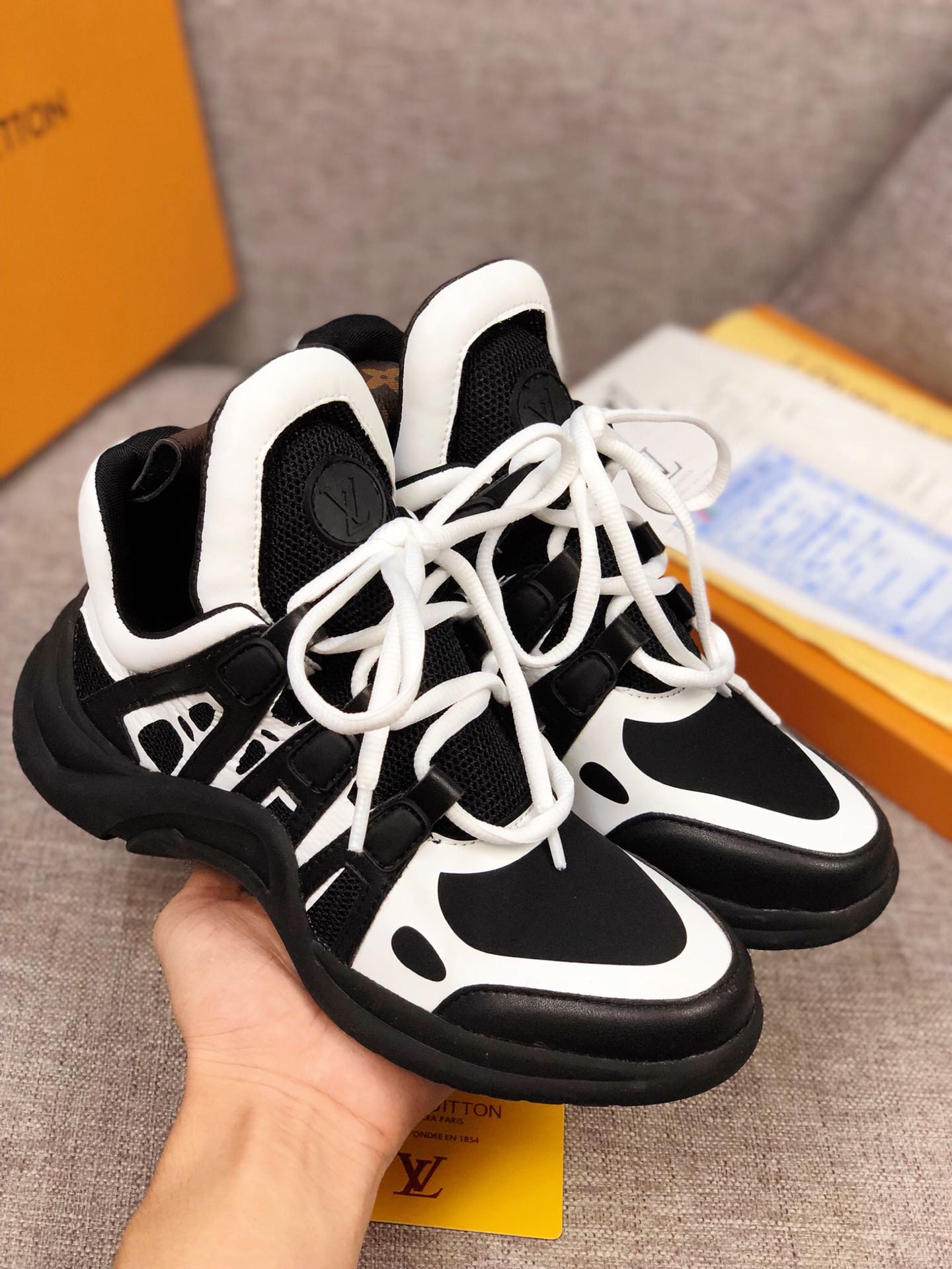 BL - LUV Archlight Black White Sneaker