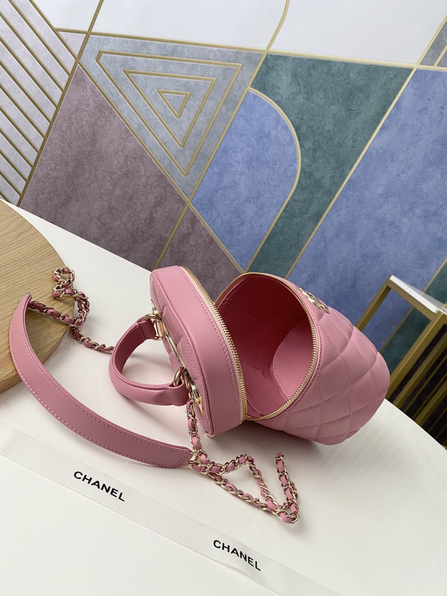 ChanelVanity Case Gold Hardware PiNike For Women, Women’s Handbags, Shoulder Bags 9.4in/24cm