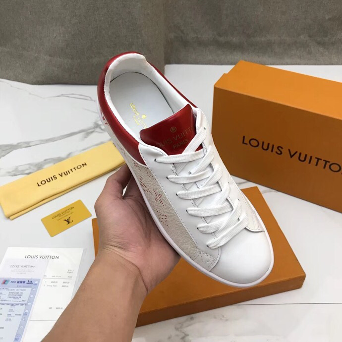 BL - High Quality Luv Sneaker 051