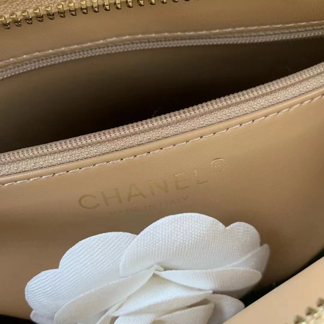 ChanelVintage ChanelOpen Tote Caviar East West Beige For Women, Women’s Bags 14.5in/36.9cm