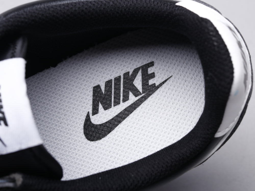 BL - NKE A generation of black and white leather