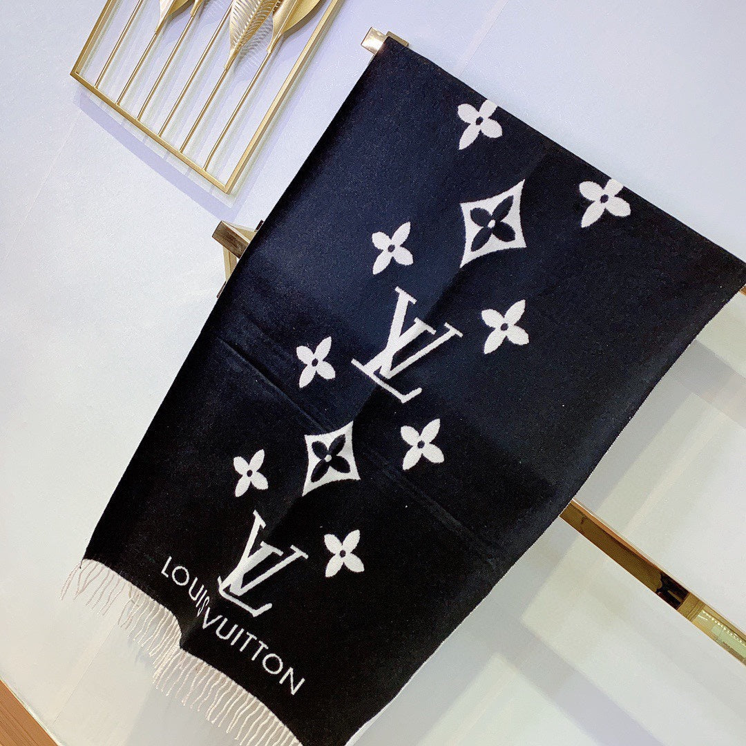 High Quality LUV  Scarf 036
