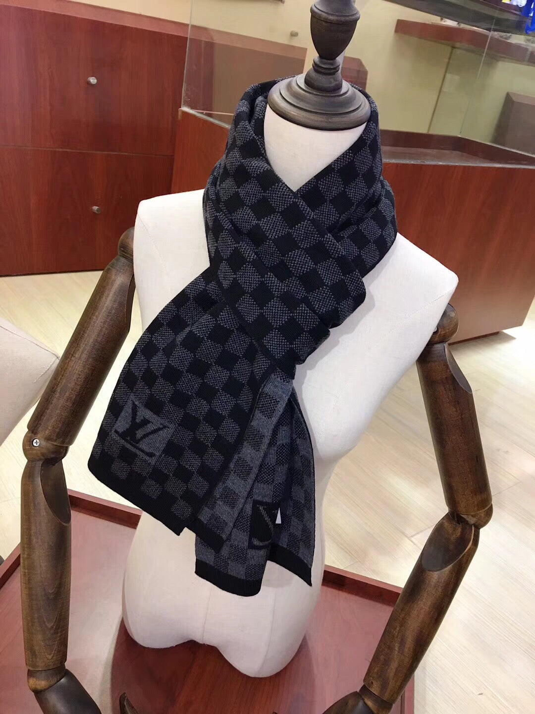 High Quality LUV  Scarf 030