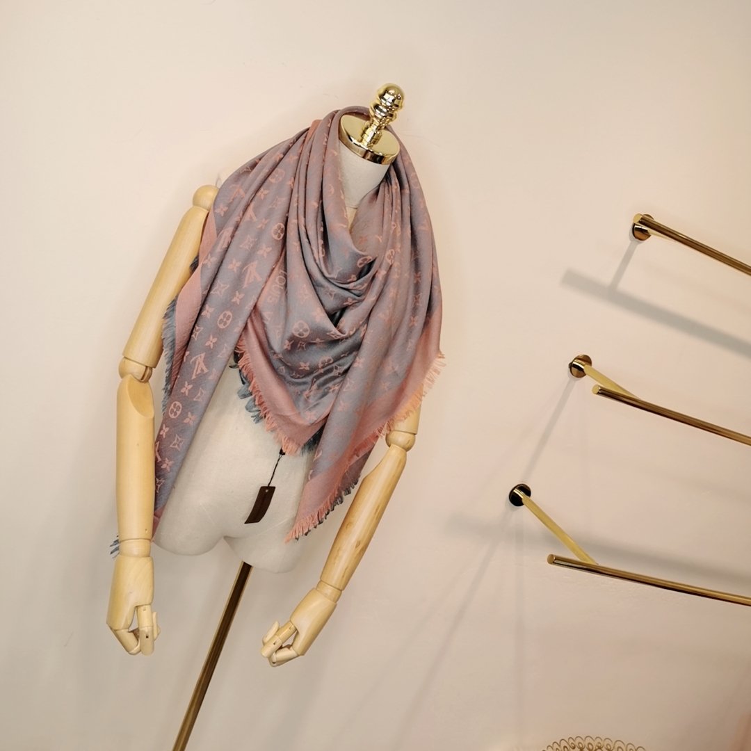 High Quality LUV  Scarf 021
