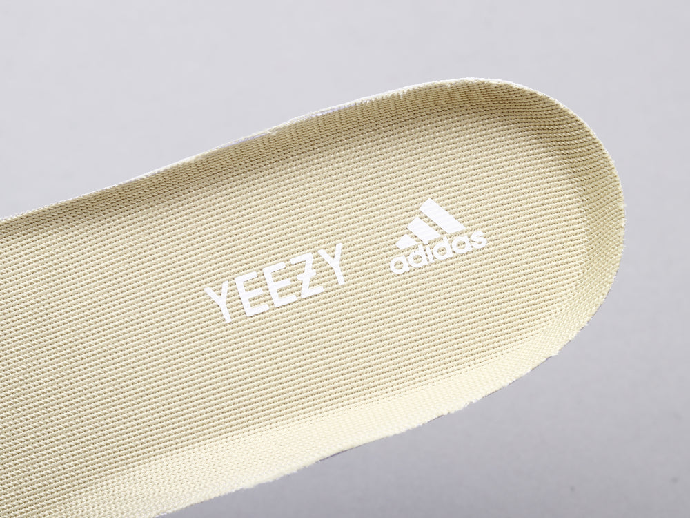 BL - Yzy 700 Magnet Sneaker