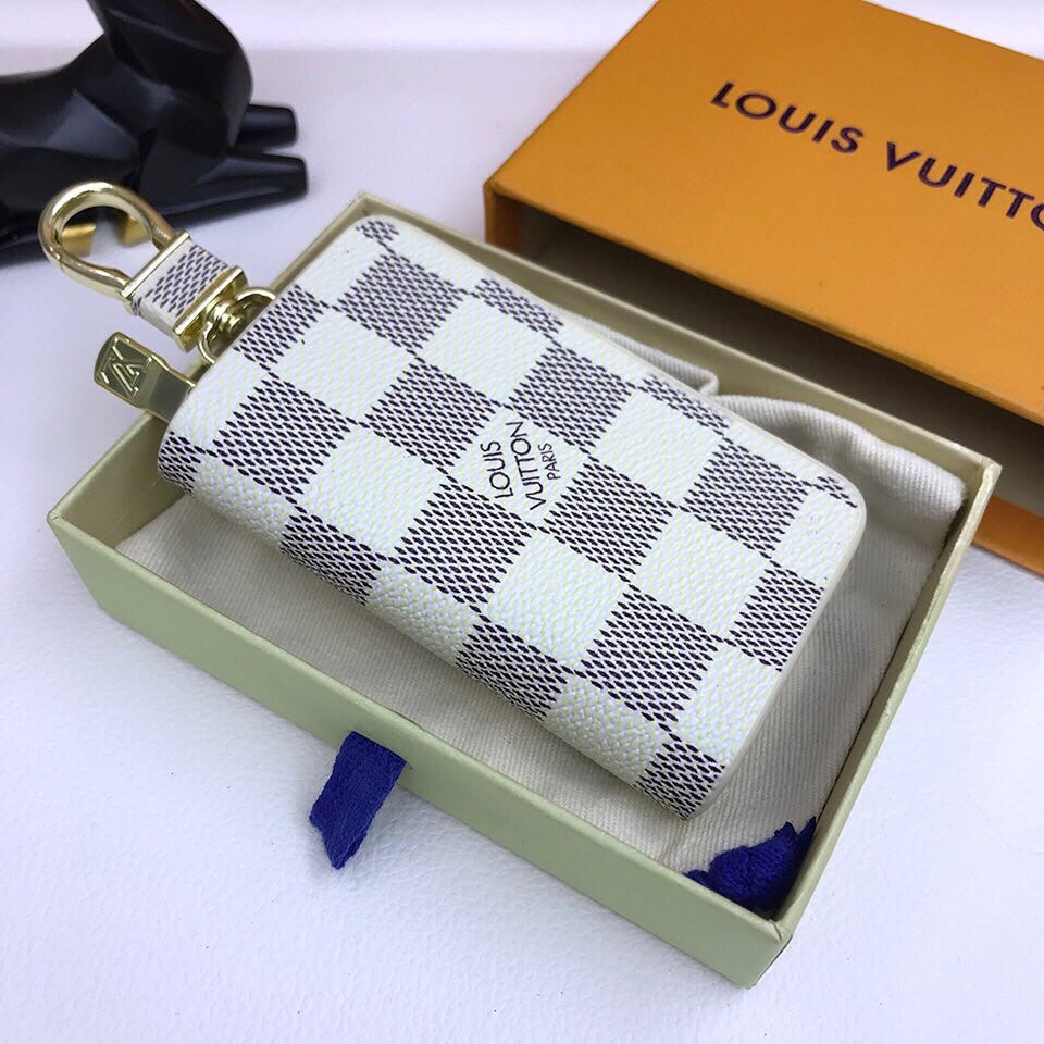 BL -High Quality Keychains LUV 067