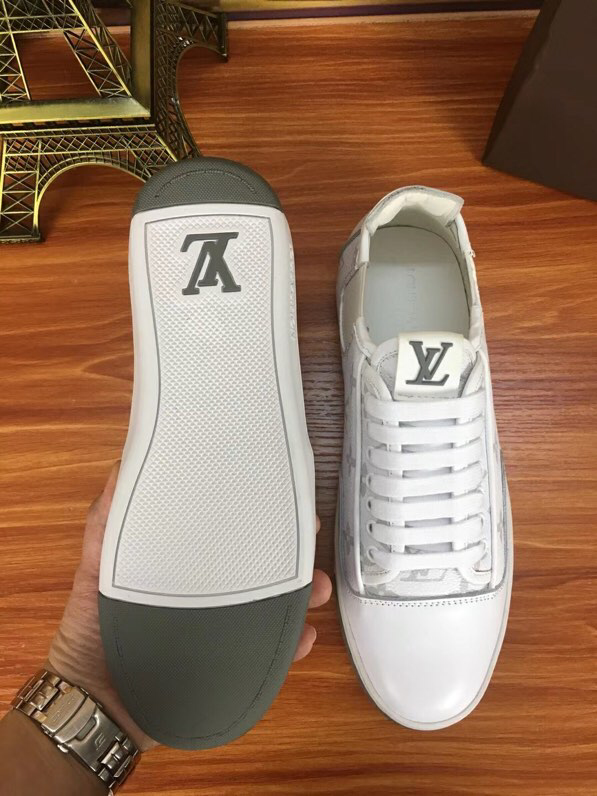 BL - High Quality Luv Sneaker 046