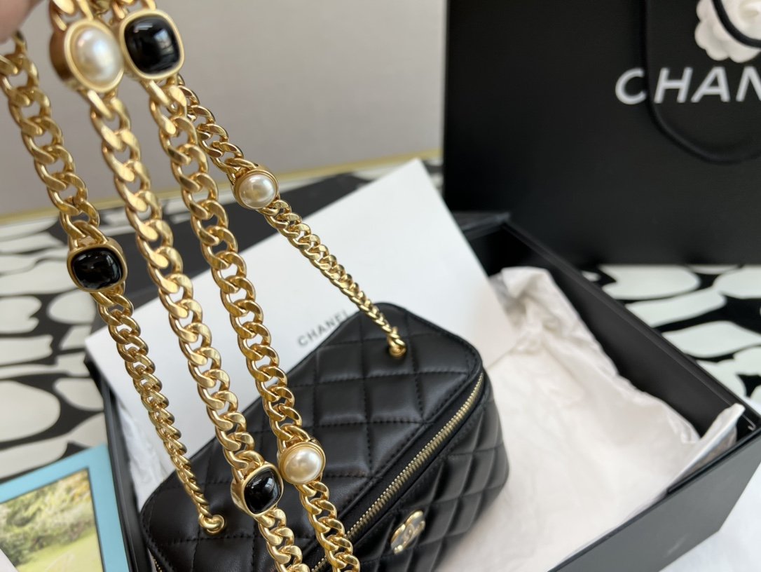 ChanelVanity With Chain Black For Women, Women’s Bags 6.2in/16cm