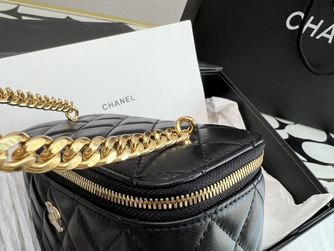 ChanelVanity With Chain Black For Women, Women’s Bags 6.2in/16cm