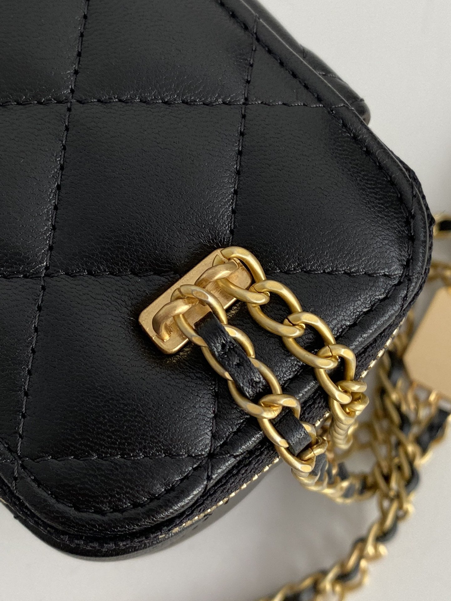 ChanelSmall Vanity With Chain Black For Women, Women’s Bags 4.3in/11cm