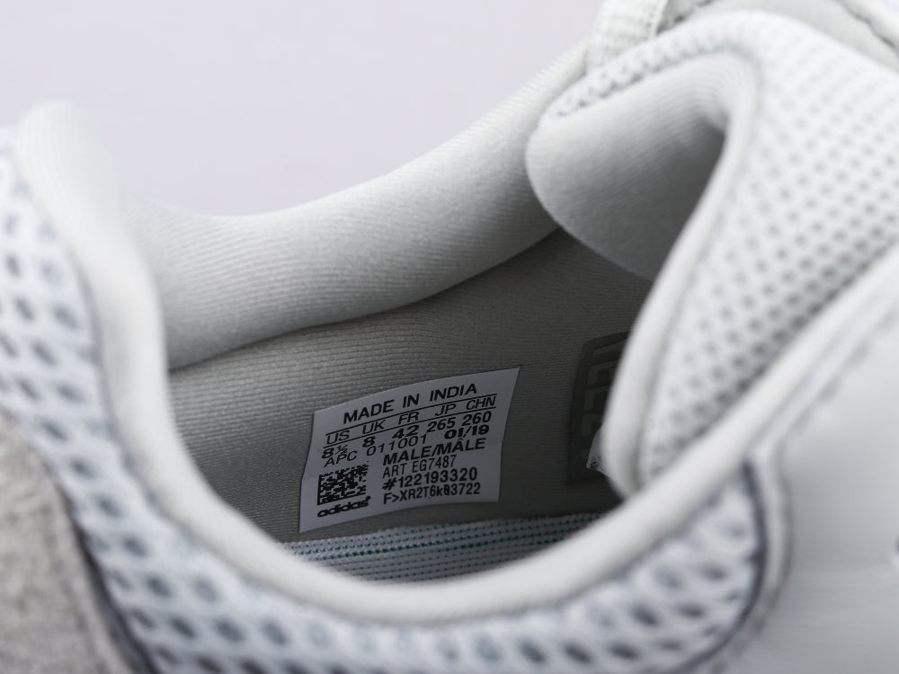 BL - Yzy 700 Salt Sneaker