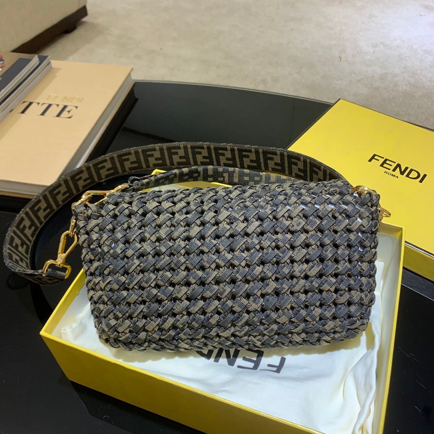 FI Baguette Jacquard Fabric Interlace For Women, Women’s Bags 10.2in/26cm FF 8BR600