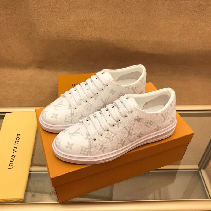 BL - High Quality Luv Sneaker 062