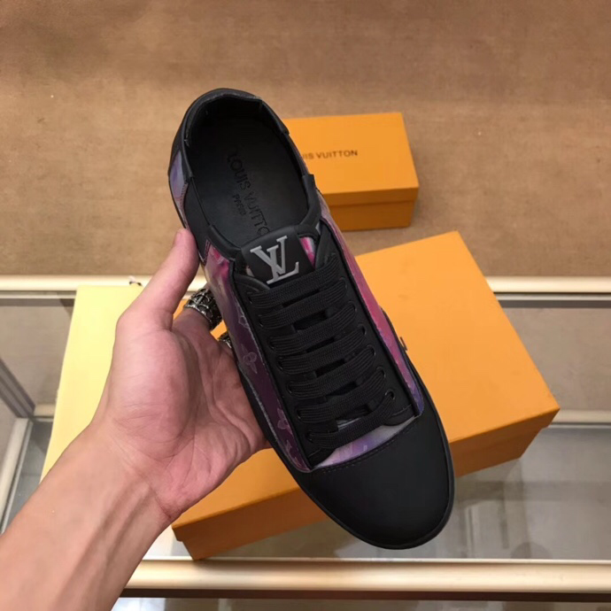 BL - High Quality Luv Sneaker 044
