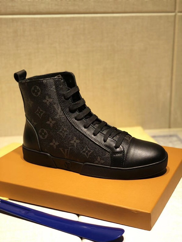 BL - High Quality Luv Sneaker 069