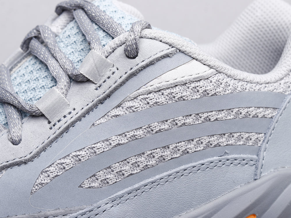 BL - Yzy 700 Inertia 2.0 Sneaker