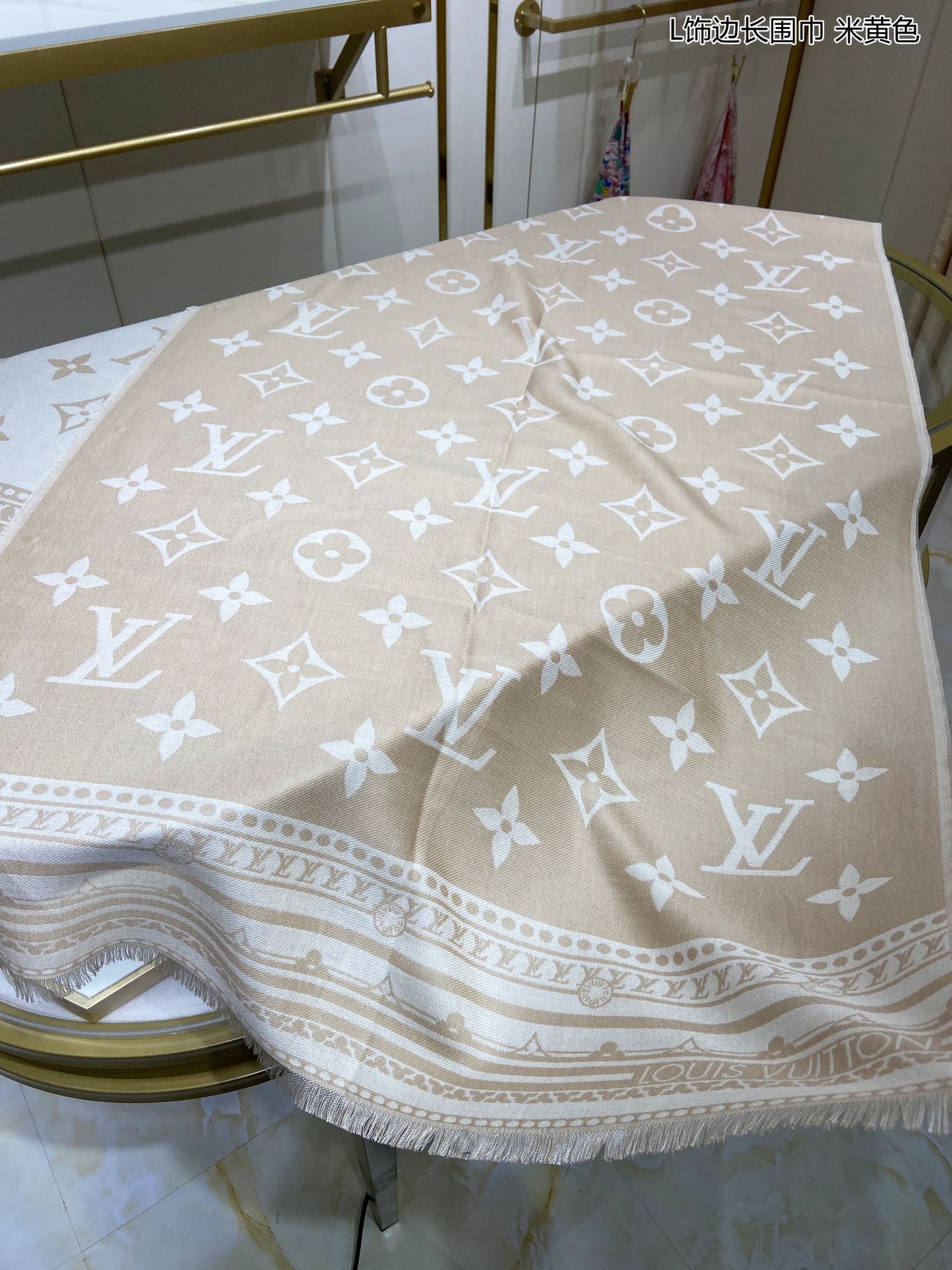High Quality LUV  Scarf 004
