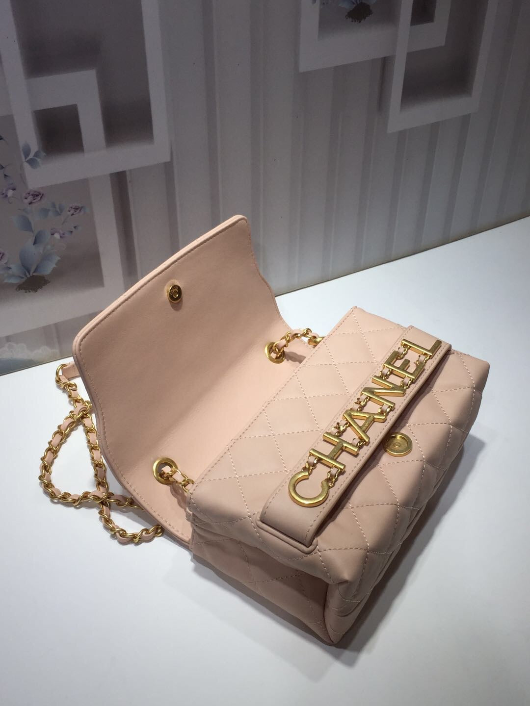 ChanelFront Logo Small Flap Bag Gold Hardware Creme For Women, Women’s Handbags, Shoulder Bags 8.2in/21cm AS1490