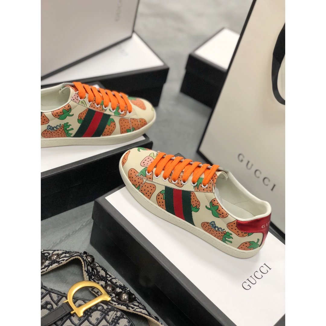BL-GCI  ACE LEATHER SNEAKER WITH  STRAWBERRY 107