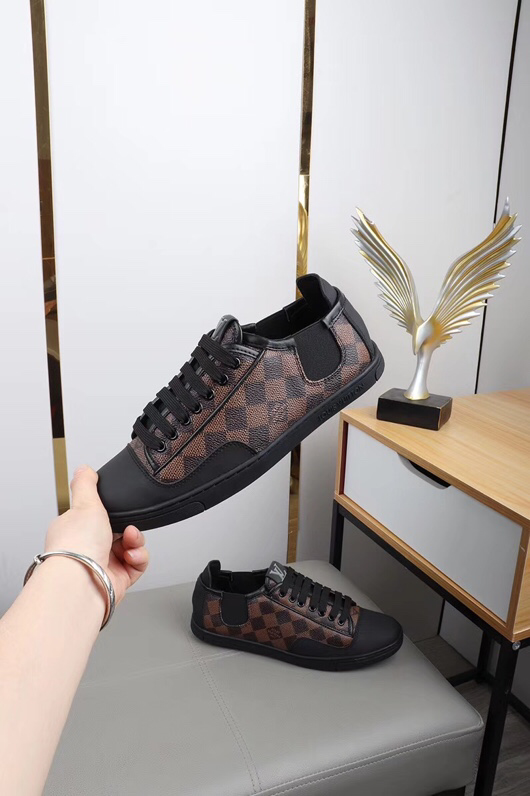 BL - High Quality Luv Sneaker 054