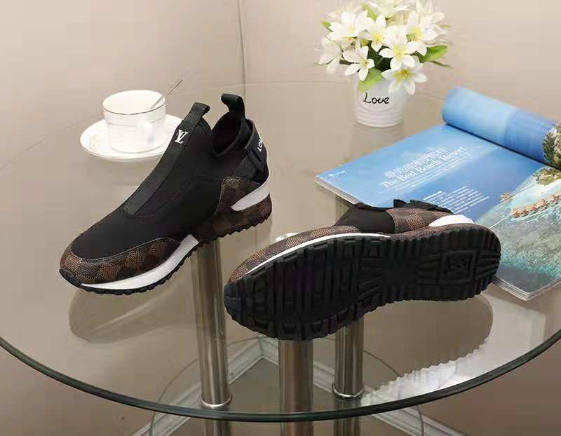 BL - High Quality Luv Sneaker 075
