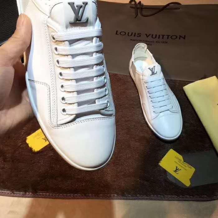 BL - High Quality Luv Sneaker 072