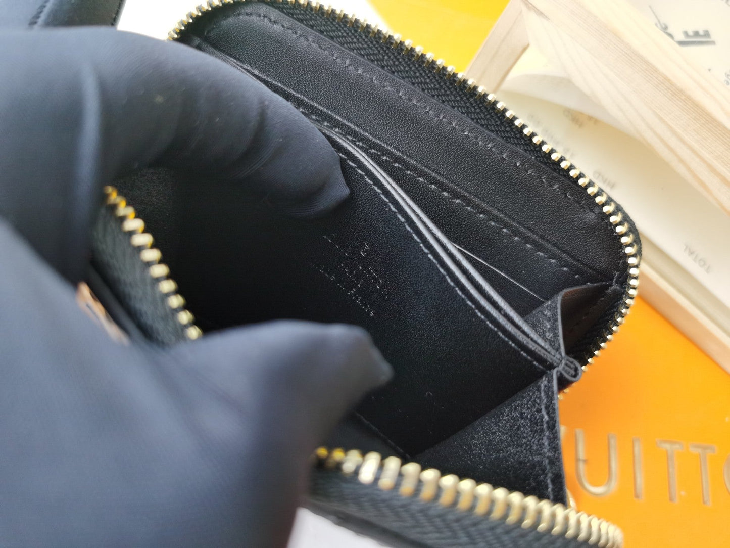 BL - High Quality Wallet LUV 122