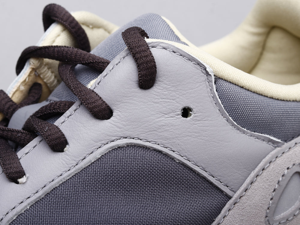 BL - Yzy 700 Magnet Sneaker