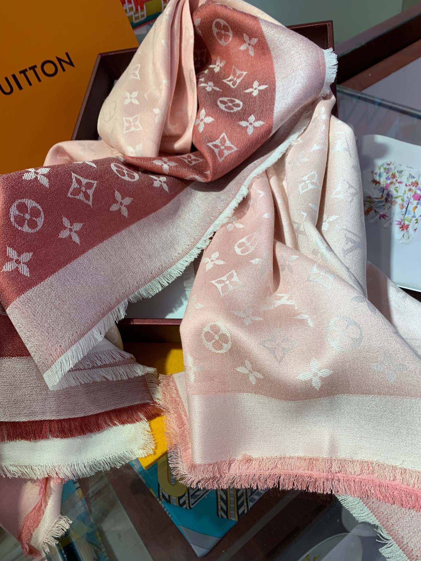 High Quality LUV  Scarf 026