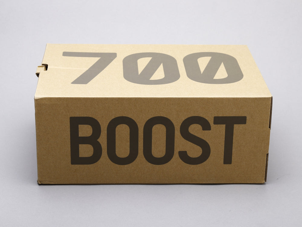 BL - Yzy 700 Magnet Sneaker