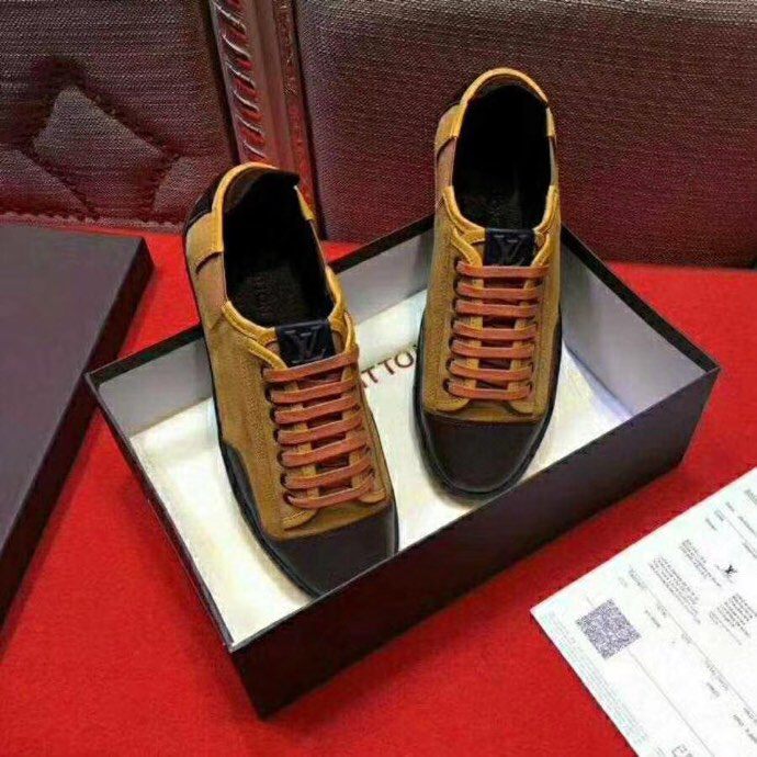 BL - High Quality Luv Sneaker 065