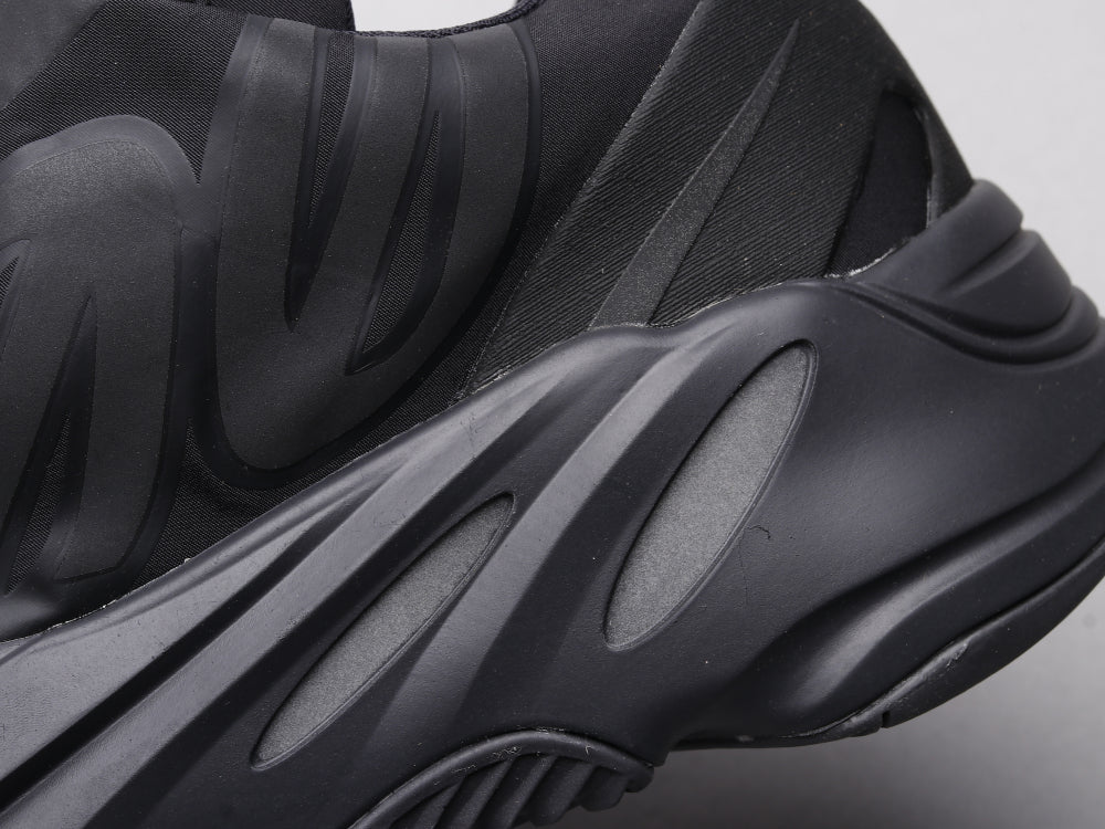 BL - Yzy 700 Dark Glow Sneaker