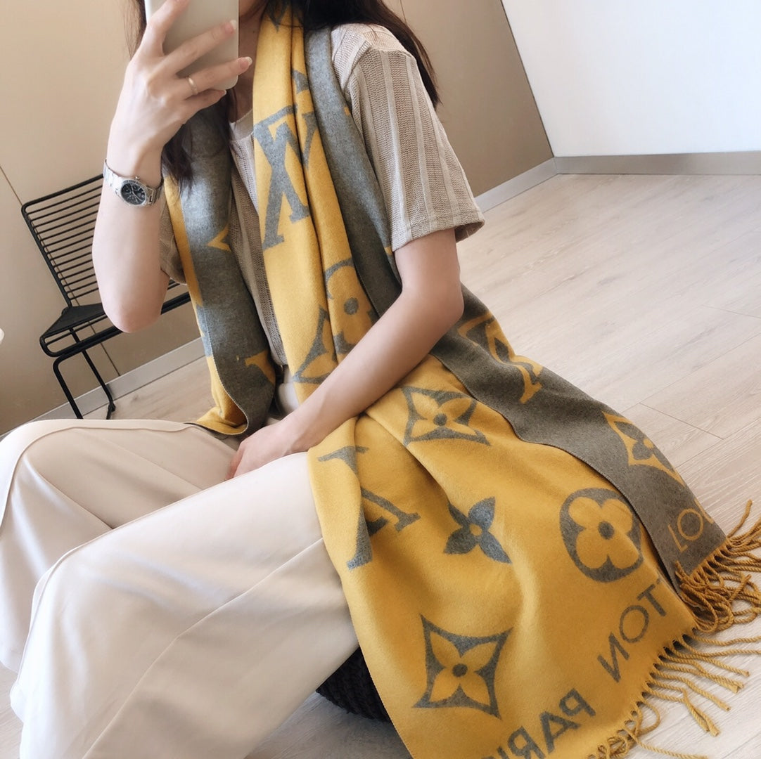High Quality LUV  Scarf 006