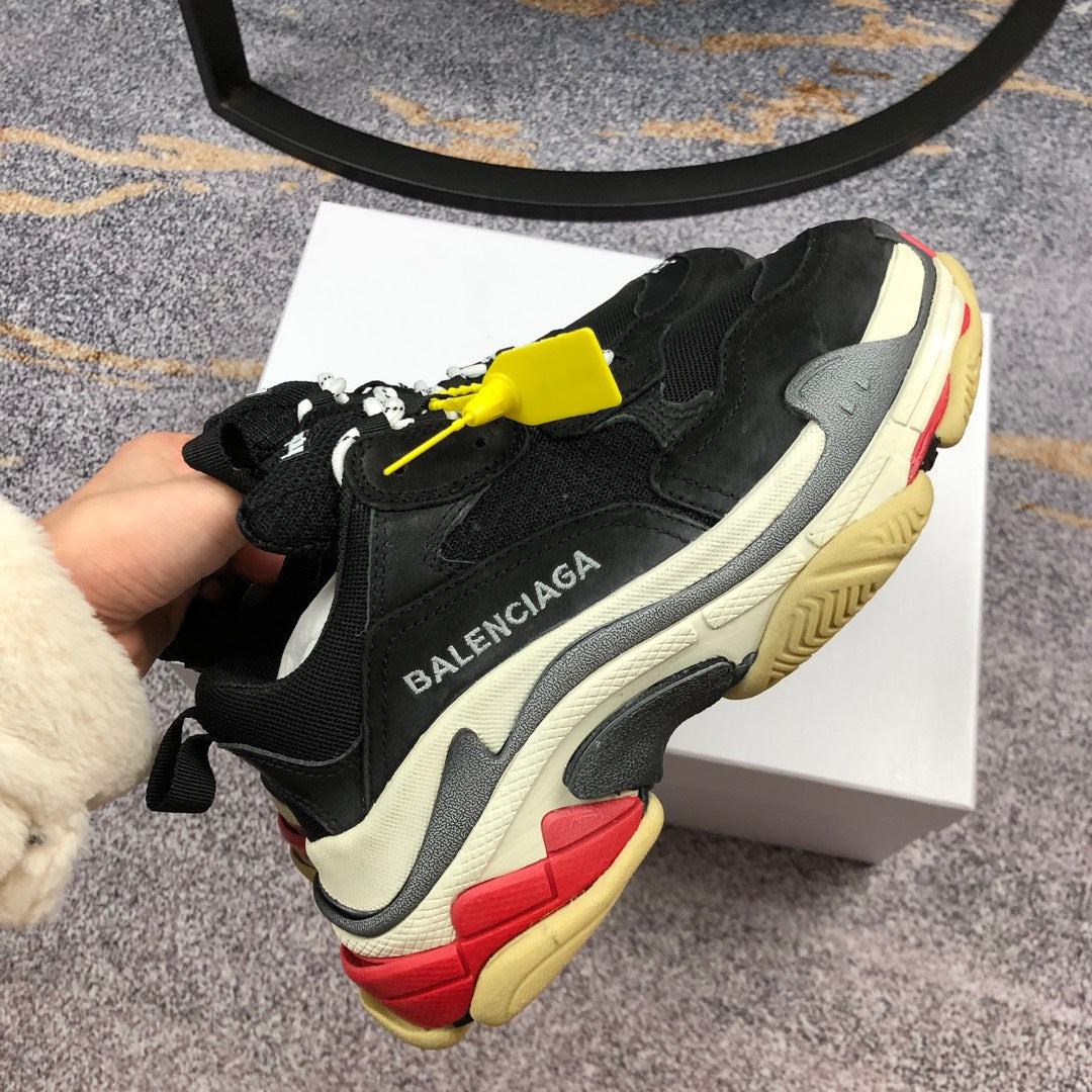 BL - High Quality Bla Sneaker 085