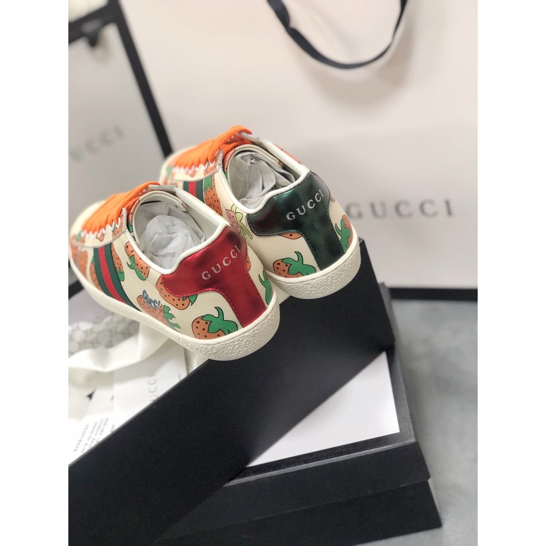 BL-GCI  ACE LEATHER SNEAKER WITH  STRAWBERRY 107