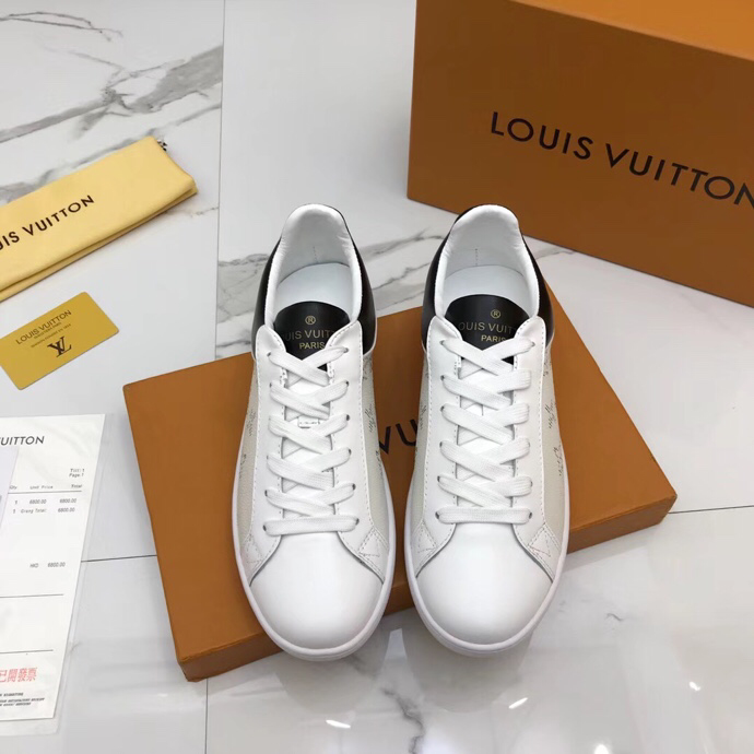 BL - High Quality Luv Sneaker 049