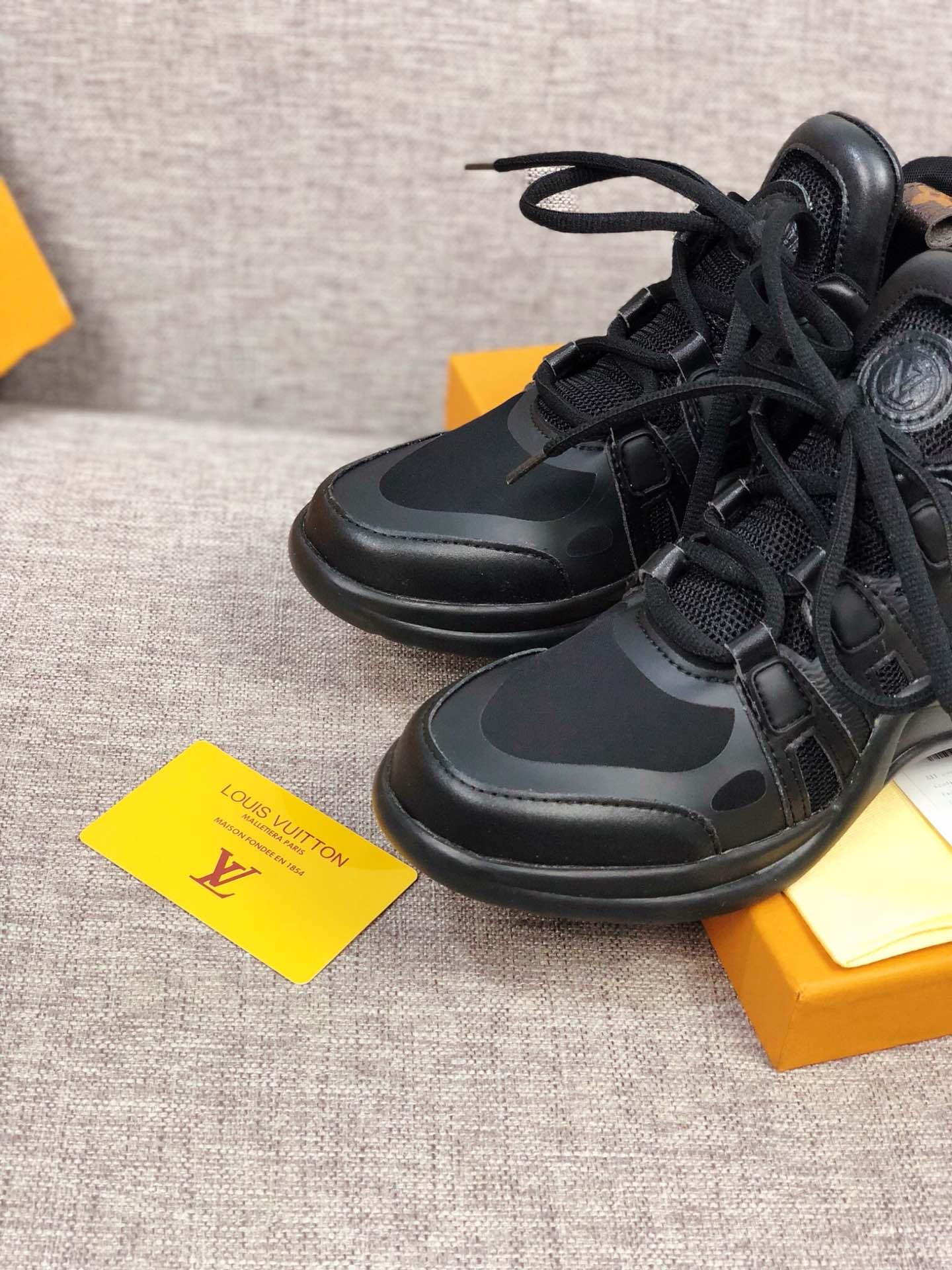 BL - LUV Archlight Full Black Sneaker