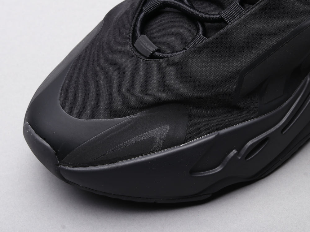 BL - Yzy 700 Dark Glow Sneaker